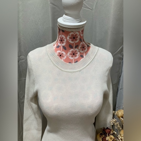 MI Ami Scalloped Hem Sweater - Picture 2 of 4